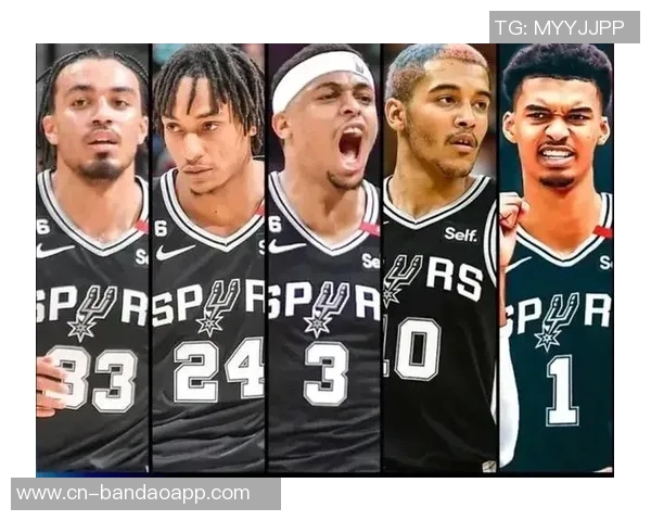 哈珀赞文班亚马全能表现其打法时而似控卫展现多面才华