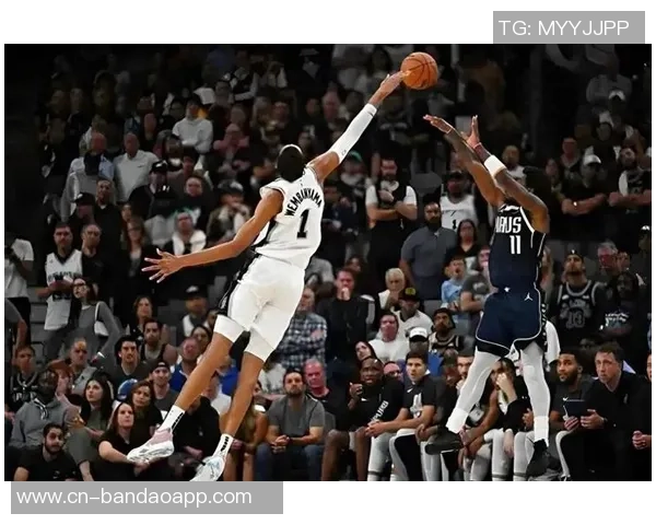 汤爹盛赞联盟顶尖防守球员文班亚马丹尼尔斯与卡马拉的卓越表现