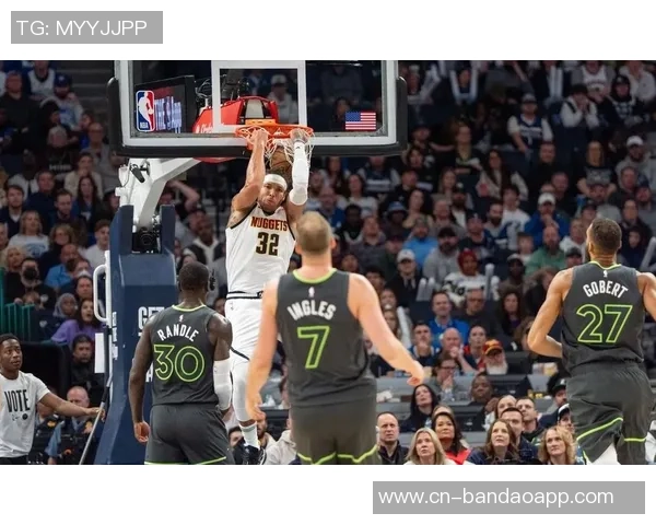 爱德华兹巧妙突破包夹精准传球助攻戈贝尔精彩扣篮得分